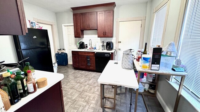 Photo - 76 Antwerp St Unit 1