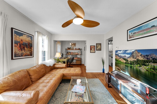 Photo - 2106 Tudor Plz