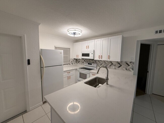 Photo - Ground Floor Condo 2/2 - Immediate Availa...