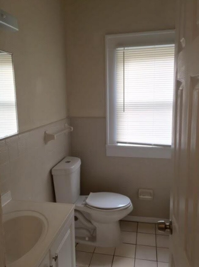 Photo - 3 Bedroom 1.5 Bathroom Home For Rent - Close to Downtown St Petersburg