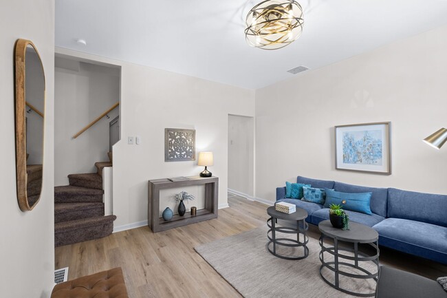 Building Photo - FULLY UPDATED 2 BR, 1 BA Single Family Home in Edgewood - SHARP!