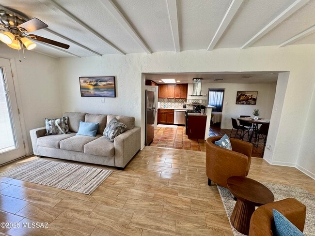 Photo - 2805 E Lee St