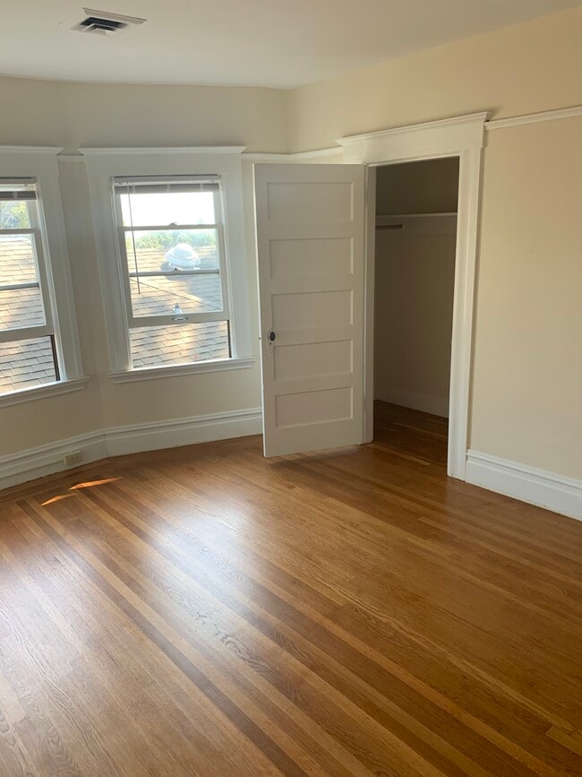 Photo - 1308 Oxford St Unidad upper