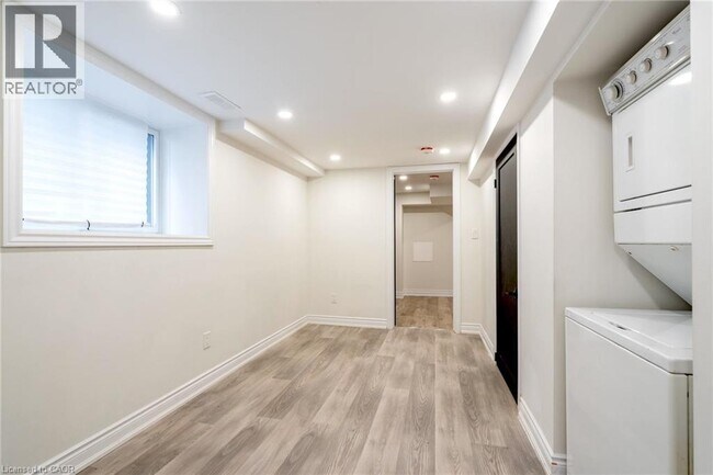 Photo - 360 Cannon St E