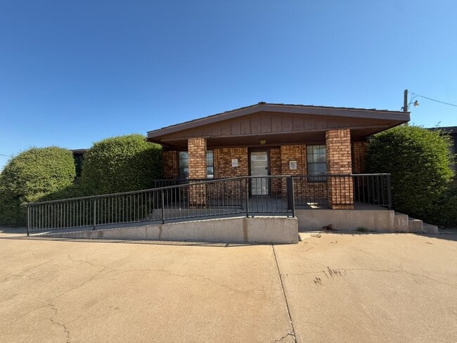 Building Photo - 4728 Taft Blvd Unit # 2