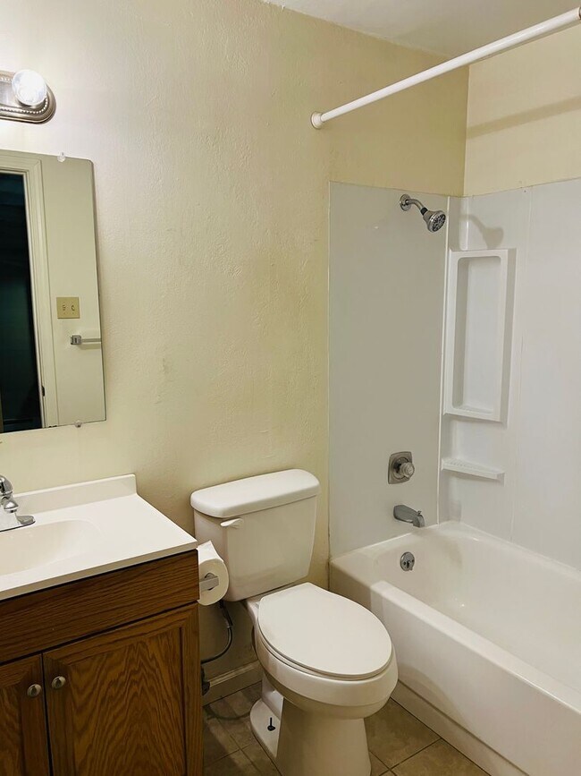 Building Photo - 1409 Stoddard St Unit #2