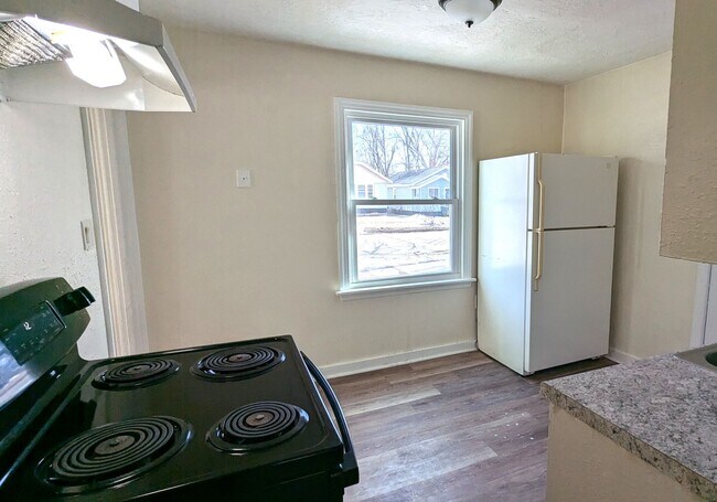 Photo - 1969 Wood St