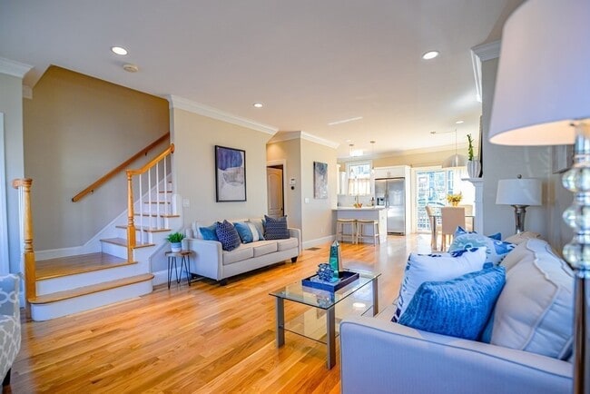 Photo - 429 Gallivan Blvd