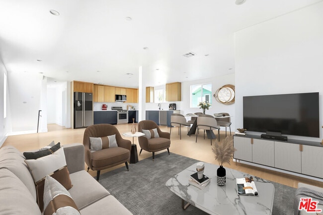 Photo - 1200 W 38th St