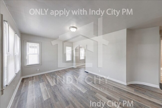 Photo - 1326 N Gladstone Ave