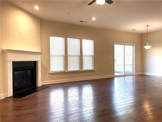 Photo - 502 Cooper Ln