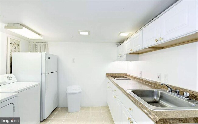 Photo - 2213 Hall Pl NW