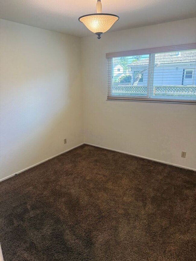 Photo - Charming 3 bedrooms 1.5 bath lower level