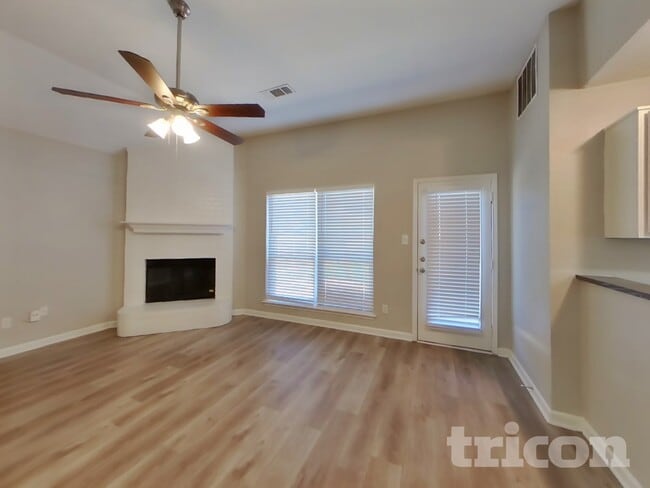 Photo - 1106 Castleman Dr