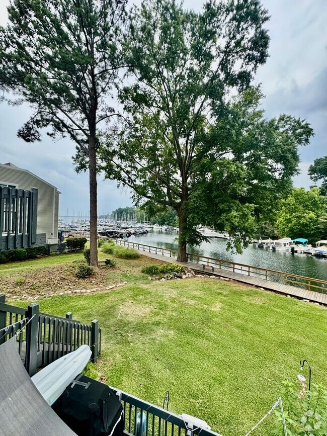 Building Photo - Lake Murray Living--- 2bd/2ba condo