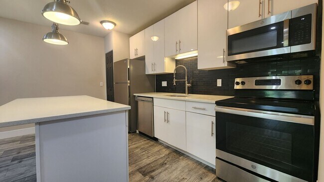 Photo - 8717 Watson Rd