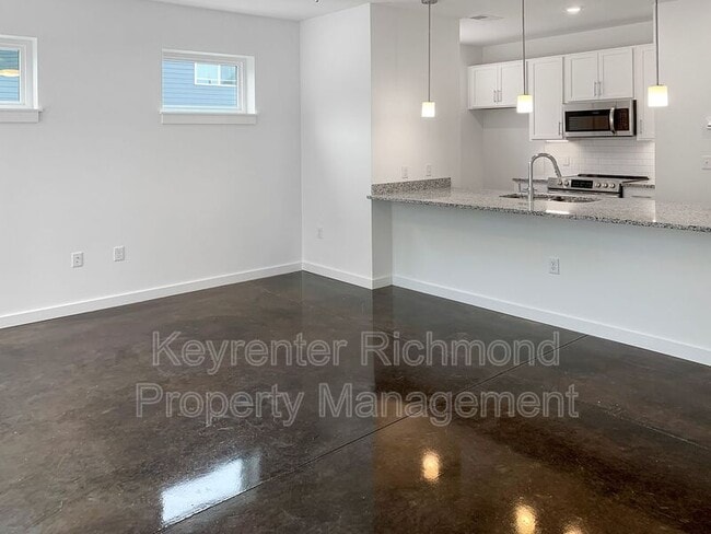 Photo - 106 W 12th St E Unidad A