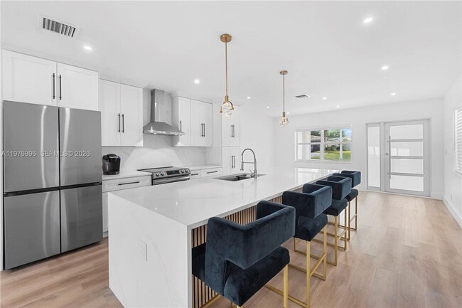 Photo - 461 SW 1st St