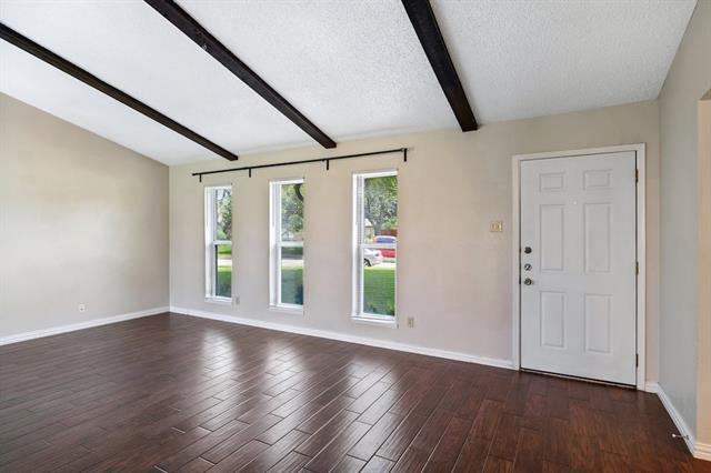 Photo - 3013 Queens Way