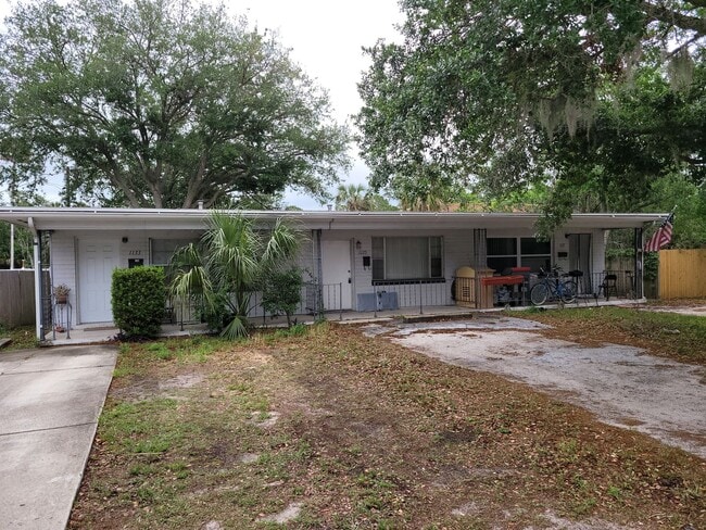 Building Photo - Martha Drive Triplex (3) Unit 1135