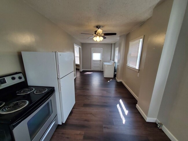 Photo - Remodeled 2 Bd with huge kitchen, dining r... Unit 1005 Main Floor