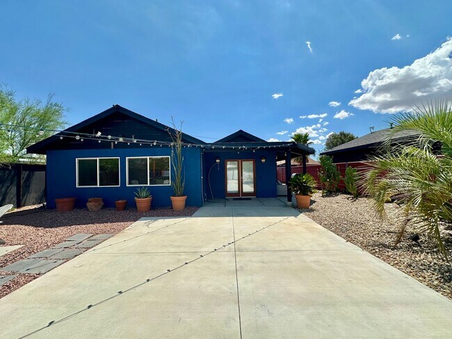Photo - AVAILABLE NOW!! 3 BEDROOM 3 BATHROOM HOME IN JOSHUA TREE!