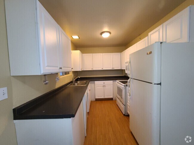 Building Photo - University Woods Townhome