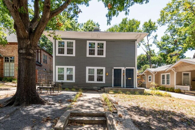 Photo - Tastefully updated duplex in the heart of ...