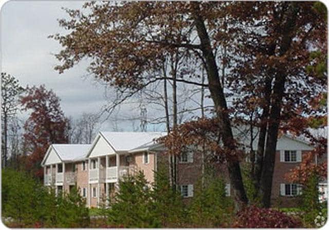 Building - Crivitz Estates