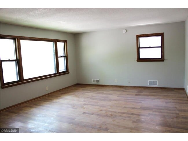 Photo - 747 Tuscarora Ave W