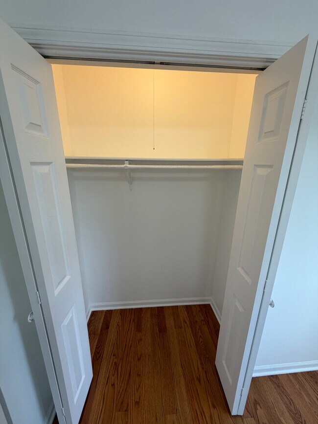 2833 N Auxplaines St Unidad 3