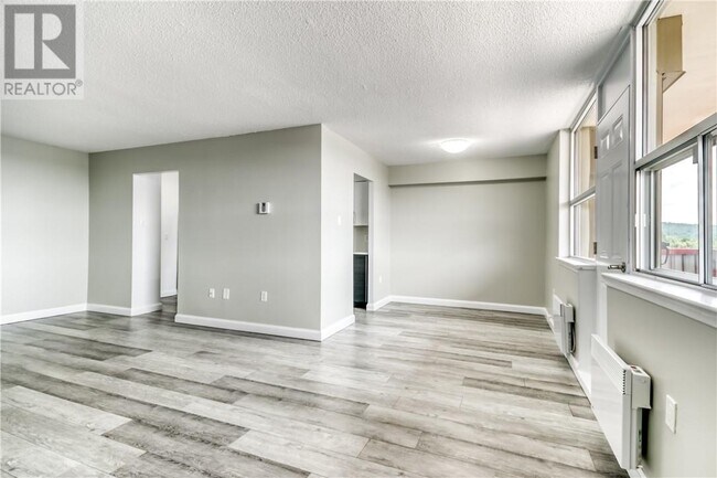Photo - 901 Lasalle Blvd Unité # 405