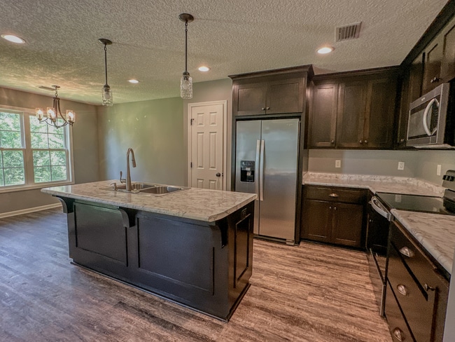 Photo - 1206 Lynn Terrace
