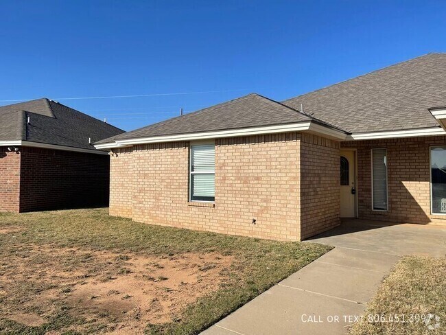 Building Photo - 3 bed, 3 bath with large back yard! Rental