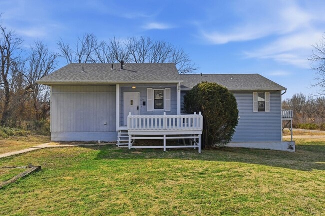 Building Photo - Newly Remodeled Duplex in Grove | Immediate Move In