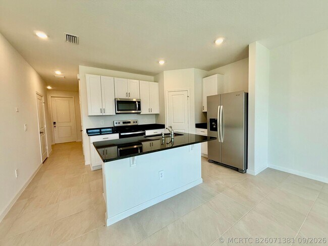 Photo - 655 Salisbury Cir