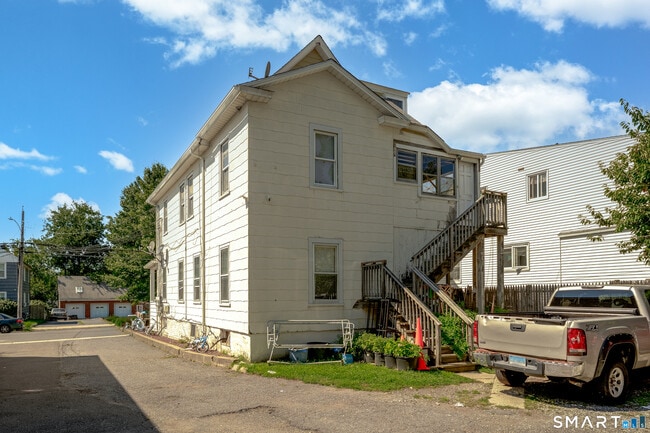 176 Thompson St