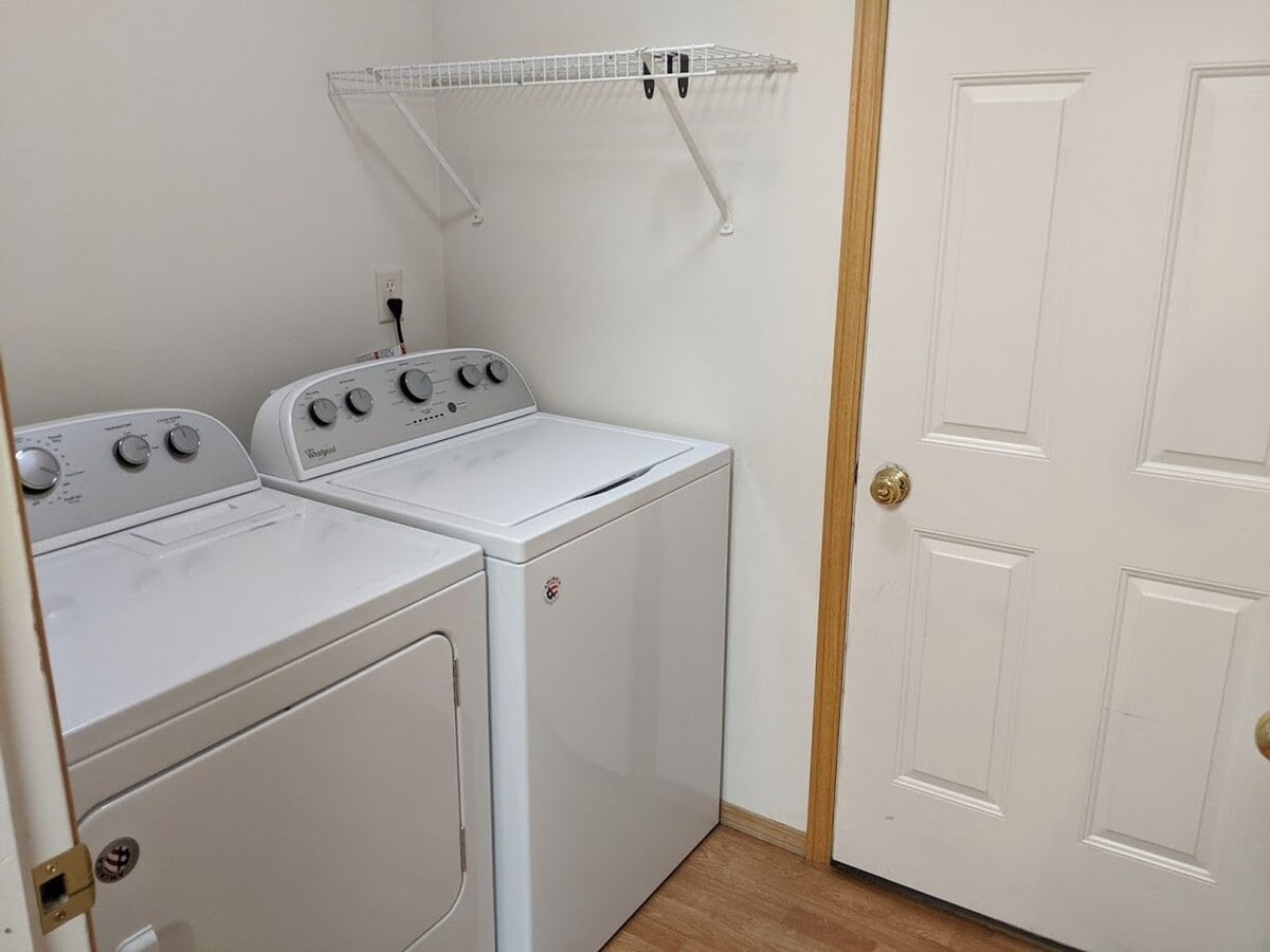 3 Bedroom, 2 Bathroom Townhouse - 3 Bedroom, 2 Bathroom Townhouse