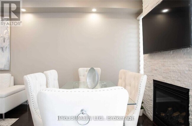 Photo - 5 Chesterwood Cres