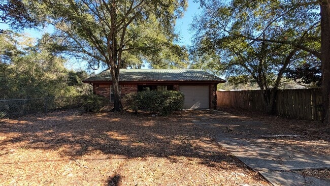 Photo - 161 Benjamin St