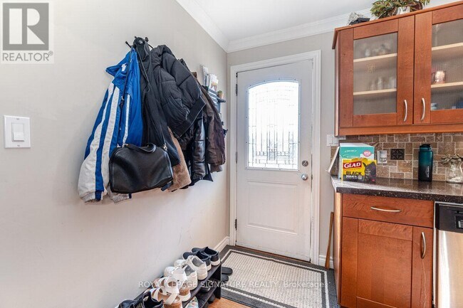 Photo - 1078 Eastmount Ave