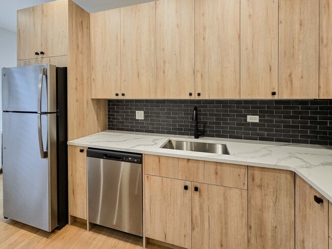 Photo - 2253 W Argyle St Unit 3