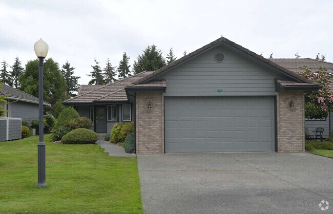 Building Photo - 2 bed + office, 2 bath, 2 car garage condo...