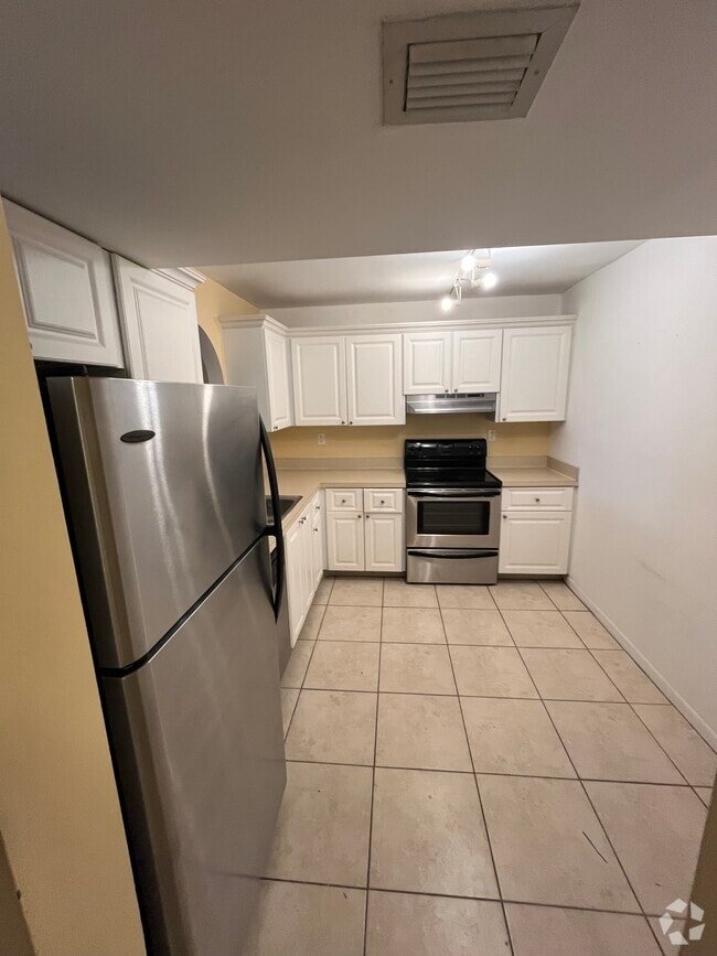 Building Photo - 711 N Pine Island Rd Unit 417 Rental