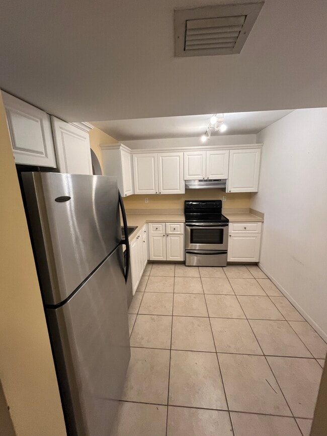 Building Photo - 711 N Pine Island Rd Unit 417 Rental