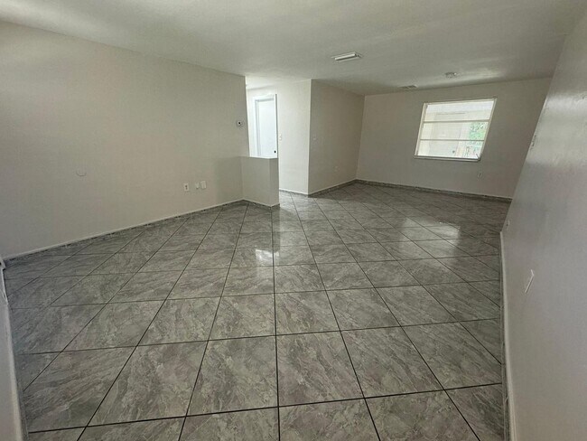 Photo - 2/2 Single-family home AVAILABLE NOW!