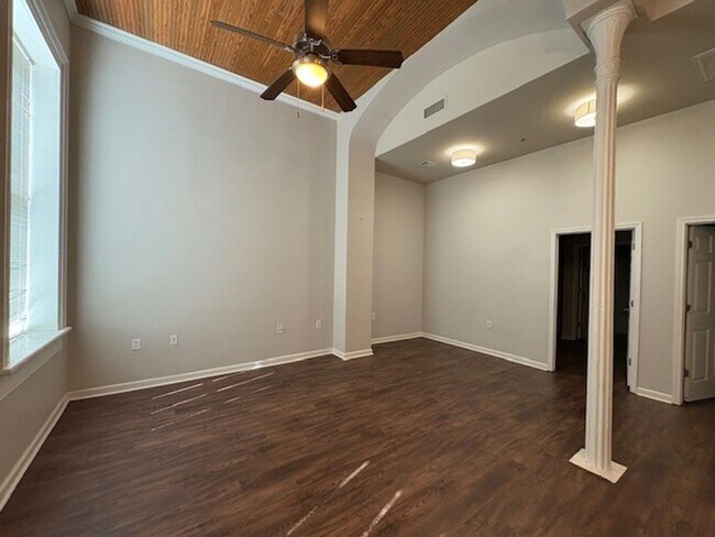 Photo - 476 Poplar St Unit 2