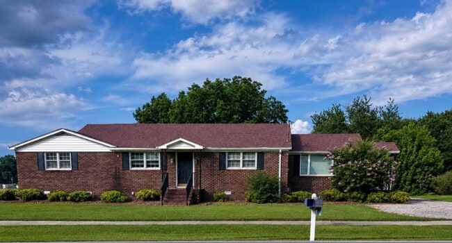 Building Photo - 1062 Wesley Ave N