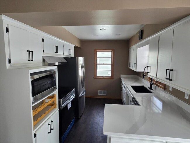 Photo - 1466 Charlton St