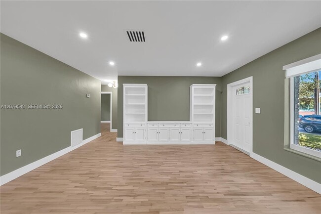 Photo - 3145 Segovia St